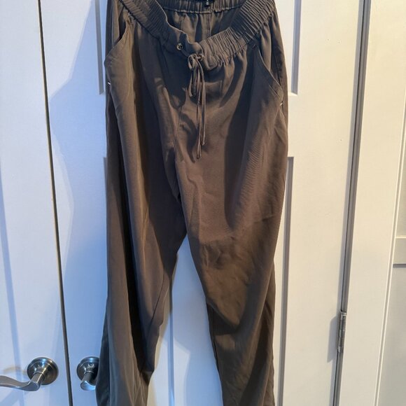 Dynamite Pants - Picture 2 of 5